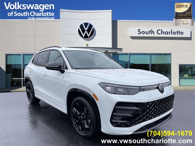 2026 Volkswagen Tiguan SE R-LINE BLACK's photo