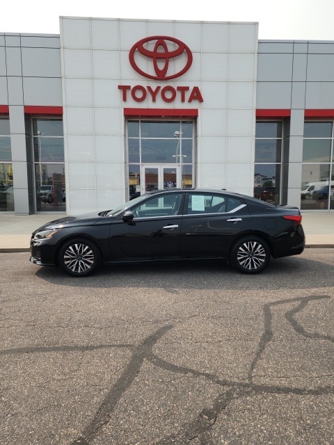 2023 Nissan Altima 2.5 SV photo 2