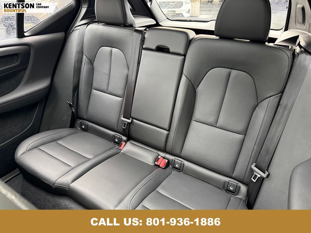 2025 Volvo XC40 Core photo 20