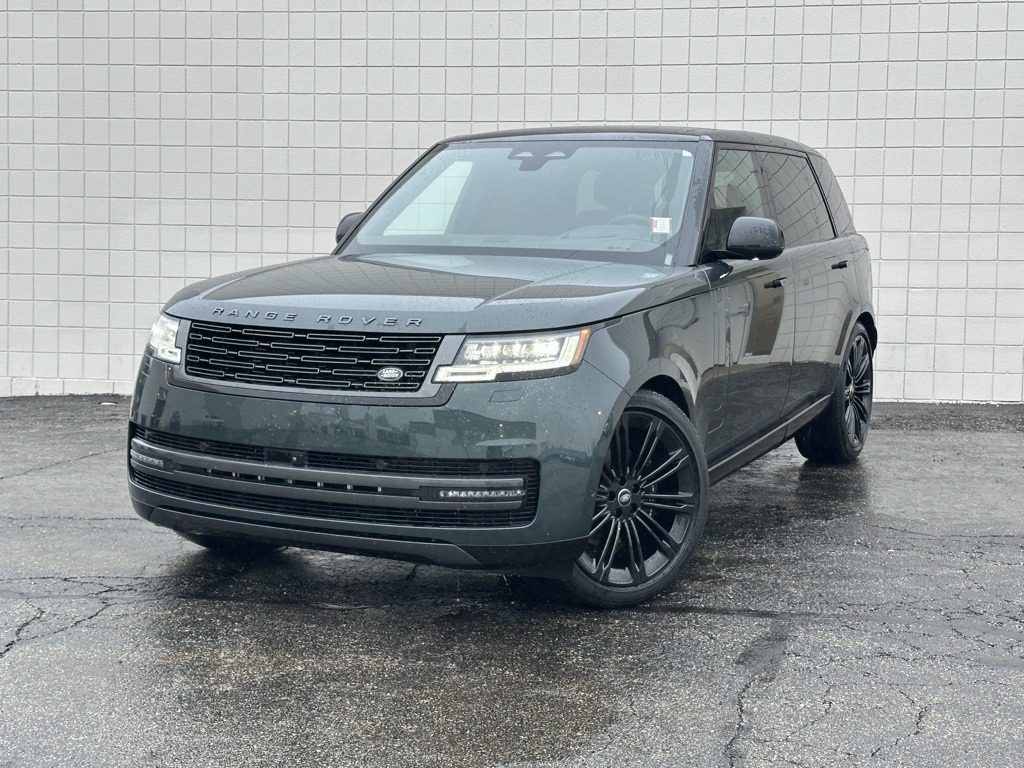 2025 Land Rover Range Rover SE's photo