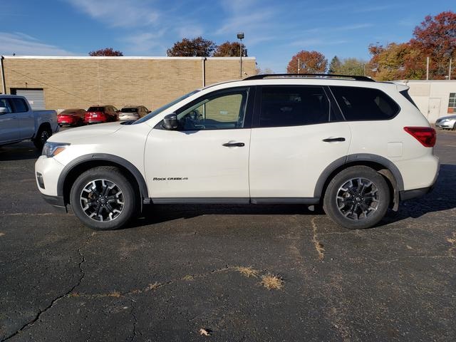 2019 Nissan Pathfinder SL photo 2