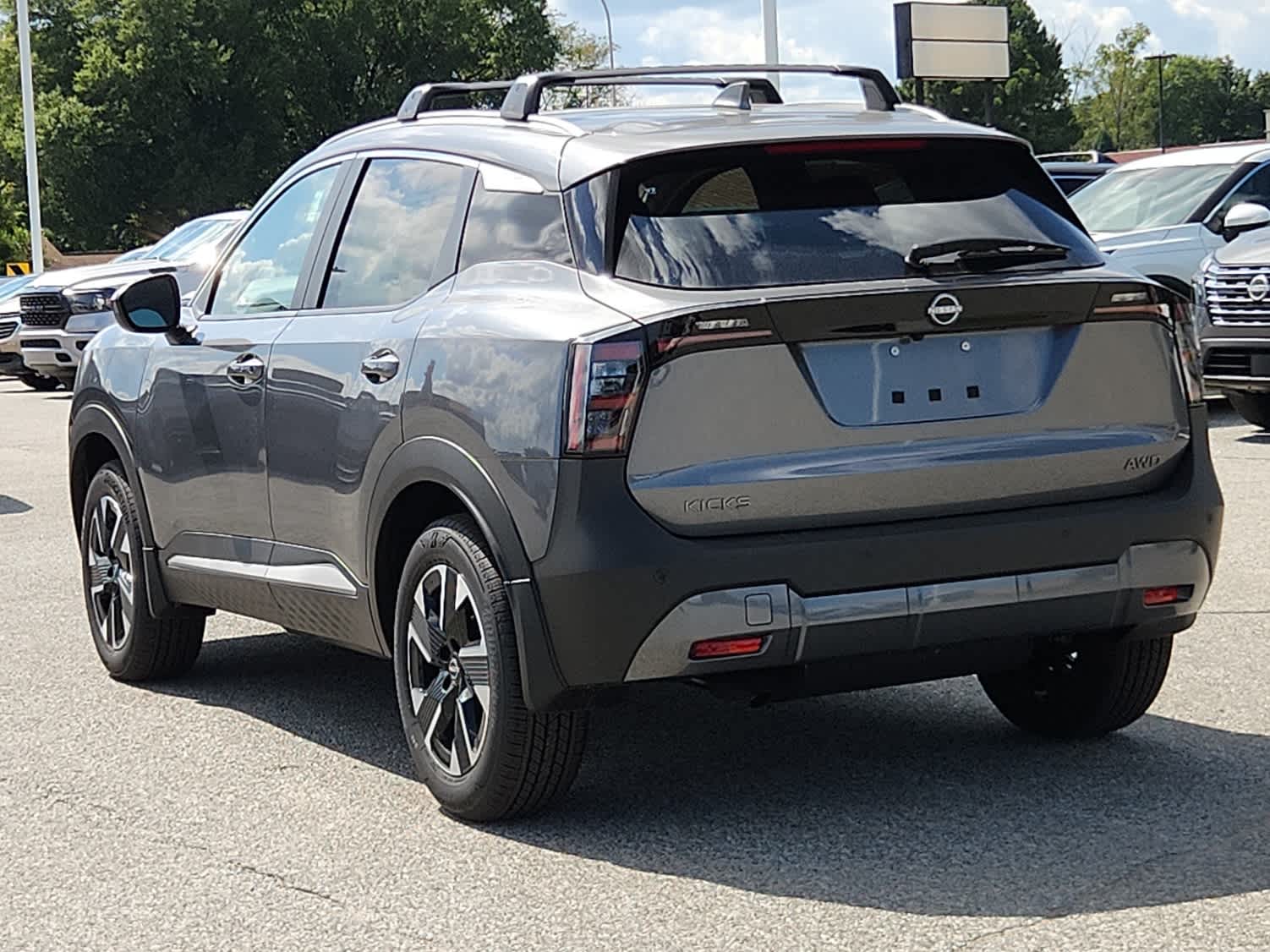 2025 Nissan Kicks SV photo 4