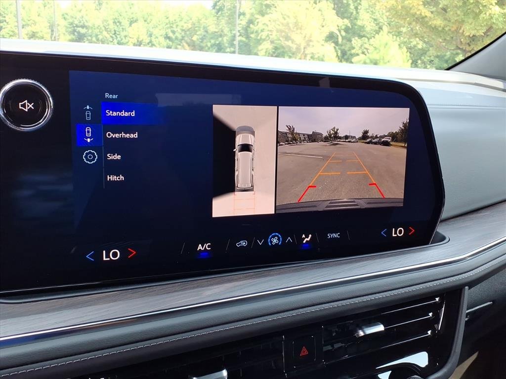 2025 Chevrolet Suburban LS photo 4