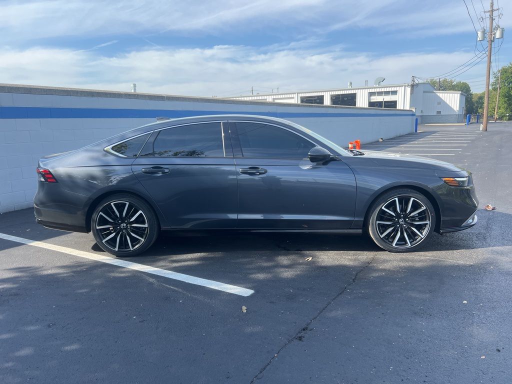 2023 Honda Accord Touring photo 5