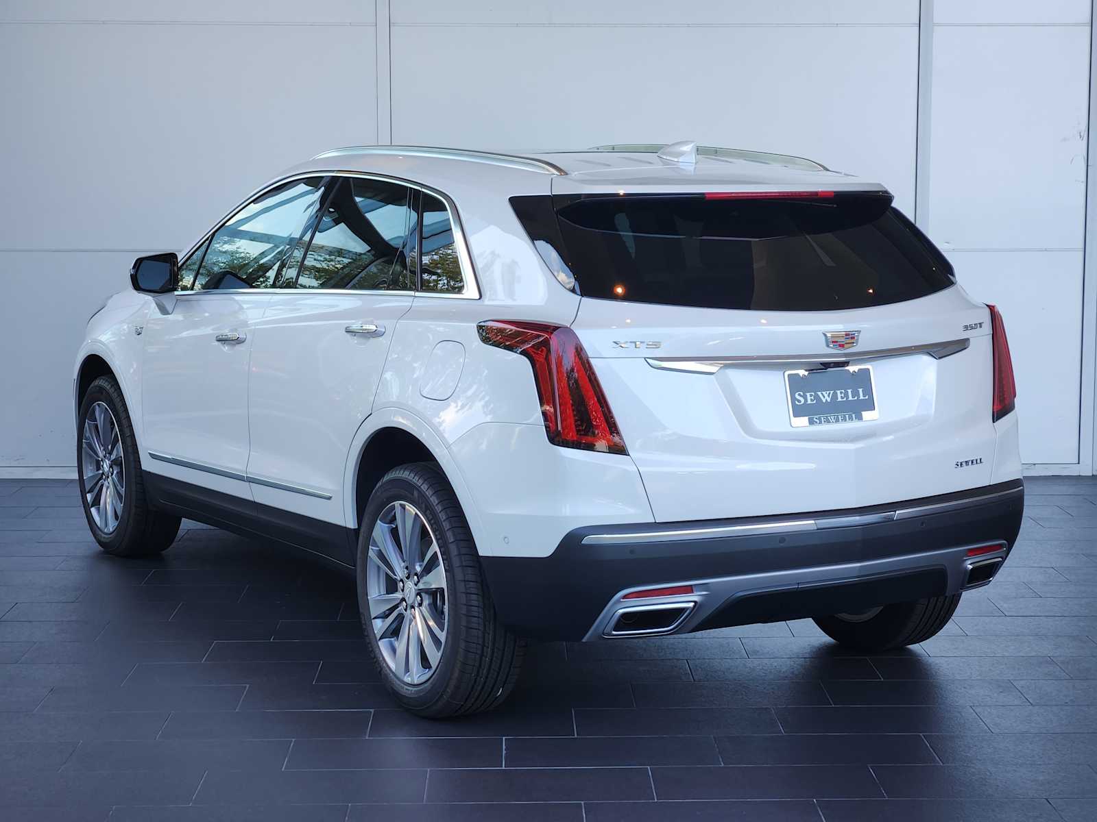 2025 Cadillac XT5 Premium Luxury photo 4