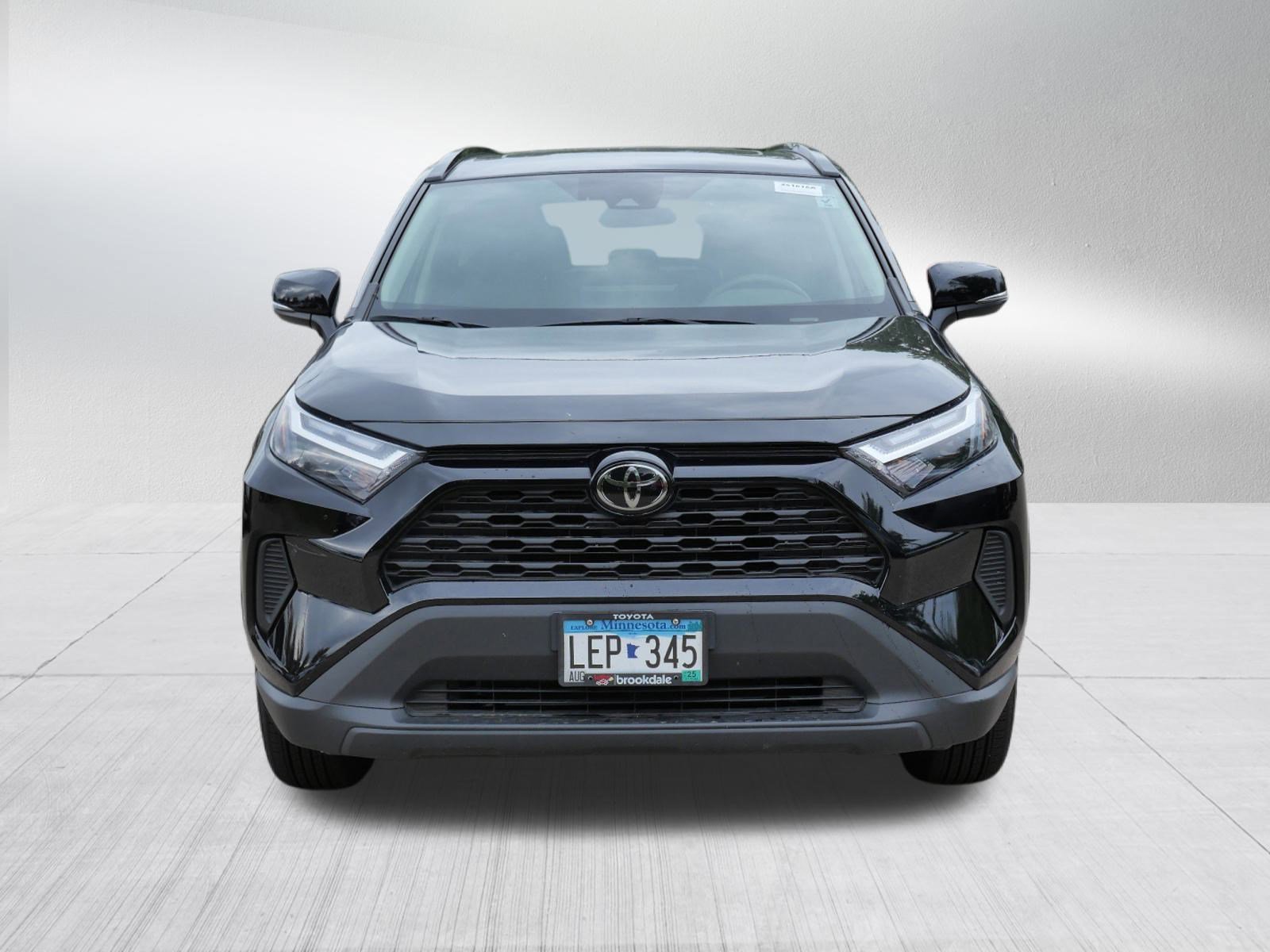 2023 Toyota RAV4 XLE photo 2