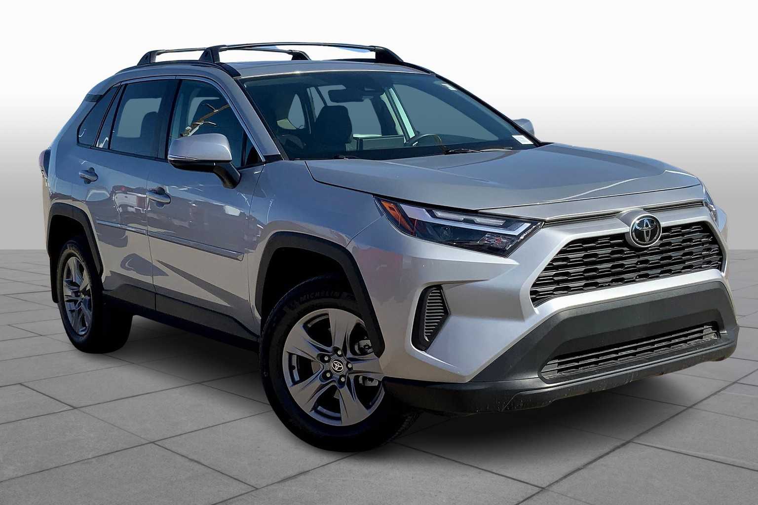 2024 Toyota RAV4 XLE photo 2