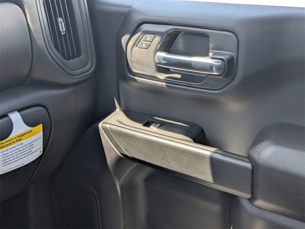 2025 Chevrolet Silverado 1500 Custom photo 9