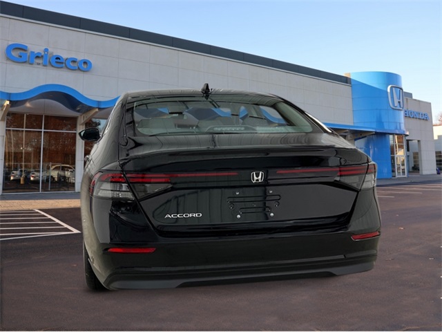 2025 Honda Accord LX photo 4