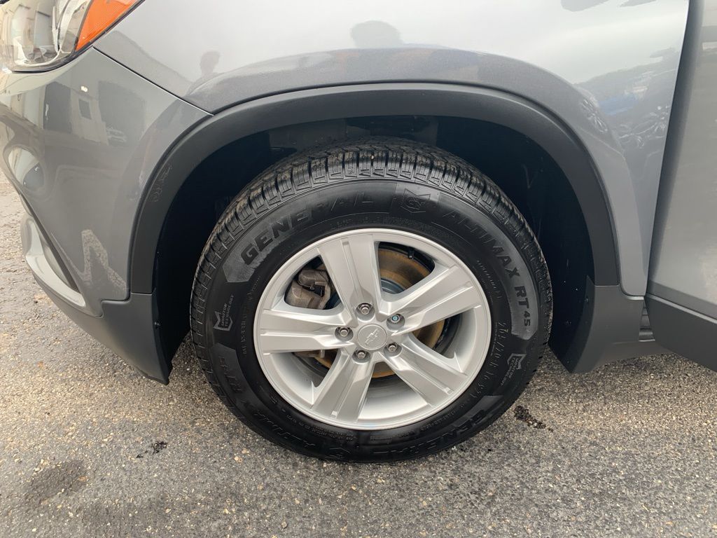 2020 Chevrolet Trax LS photo 31