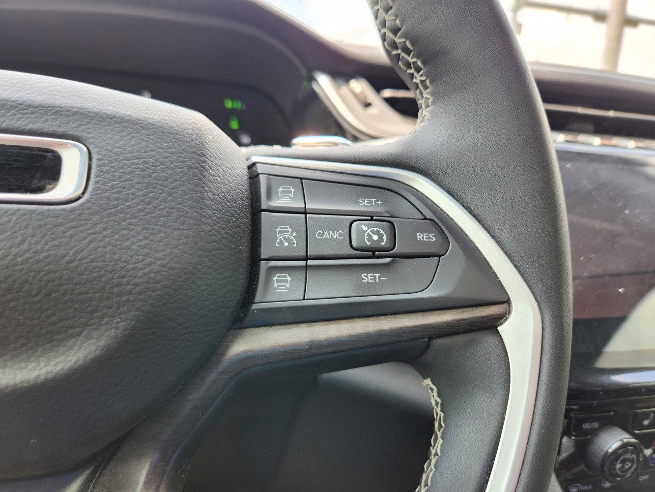 2023 Jeep Cherokee Base photo 21