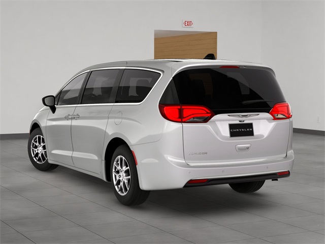 2026 Chrysler Voyager LX photo 4