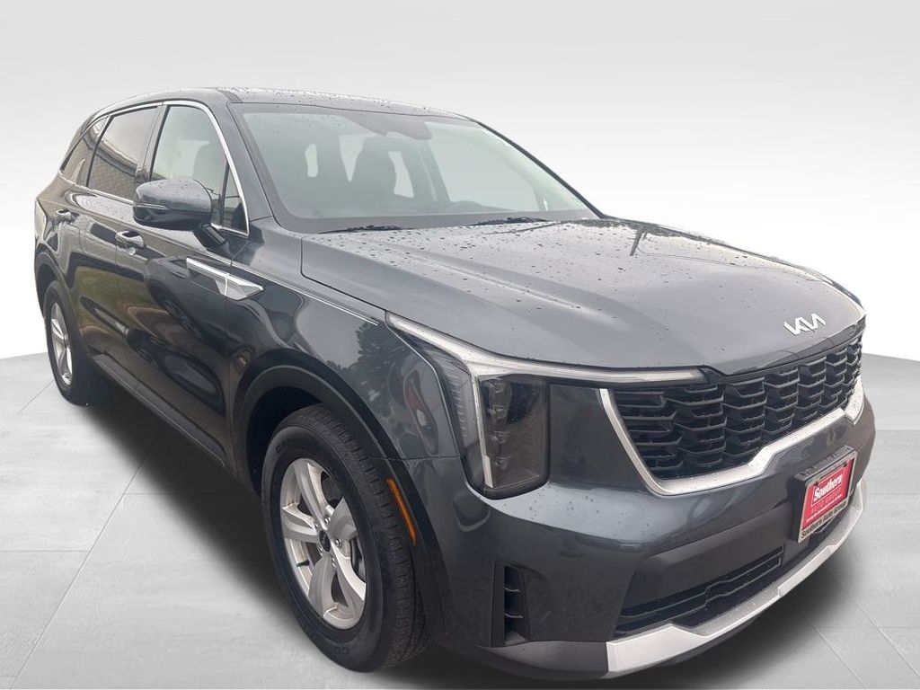 2025 Kia Sorento LX photo 8