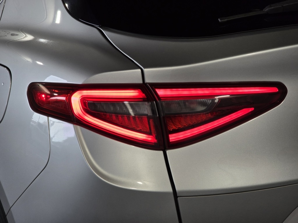 2019 Alfa Romeo Stelvio Base photo 10