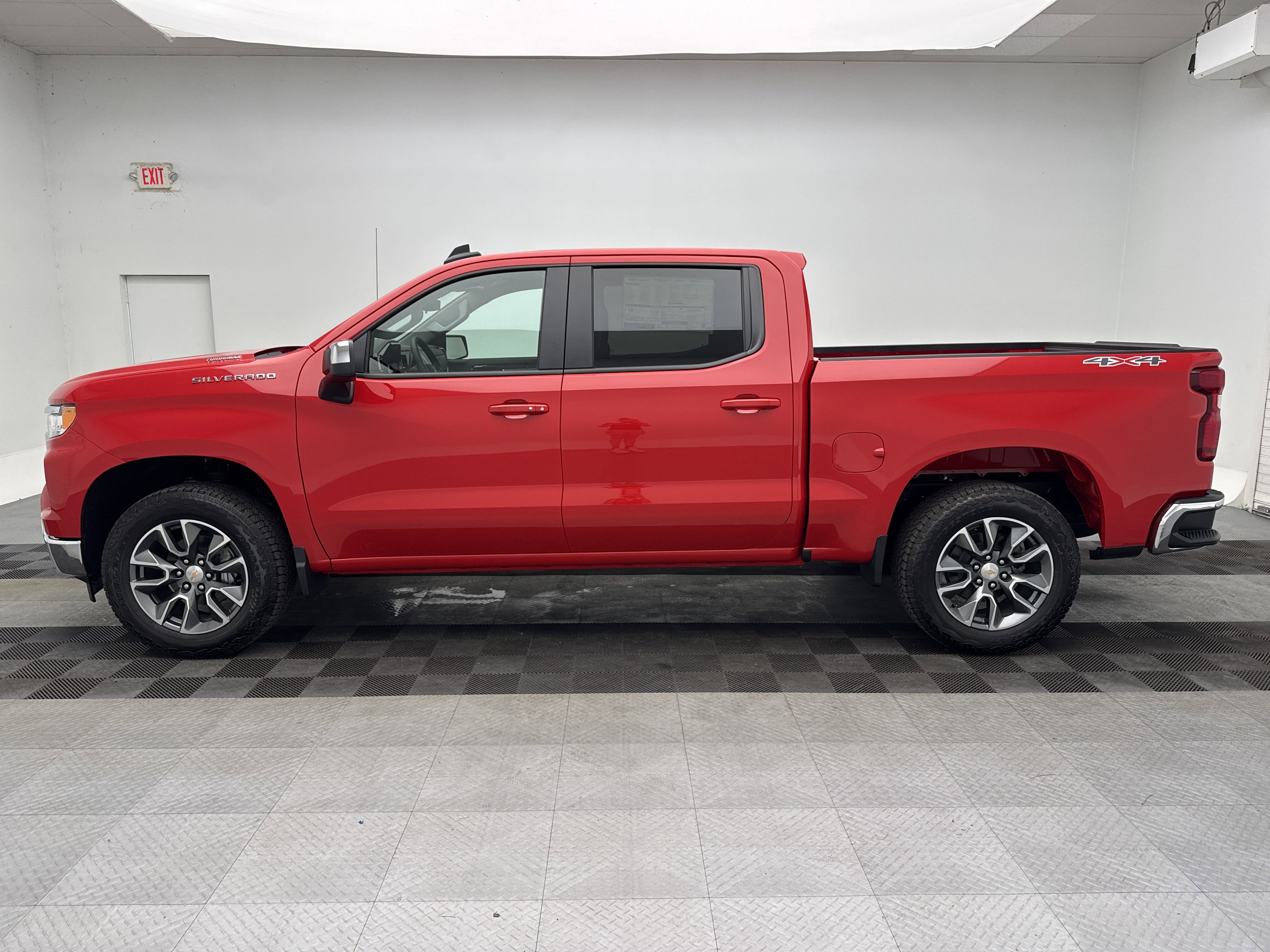 2025 Chevrolet Silverado 1500 LT photo 3