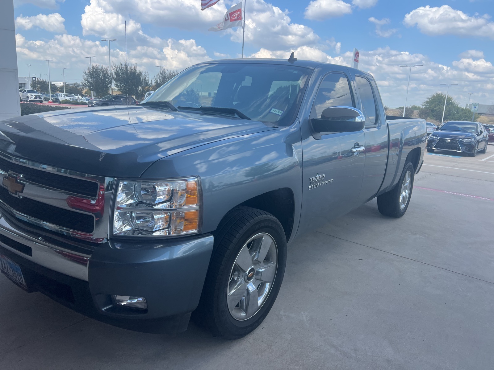 2009 Chevrolet Silverado 1500 LT photo 2