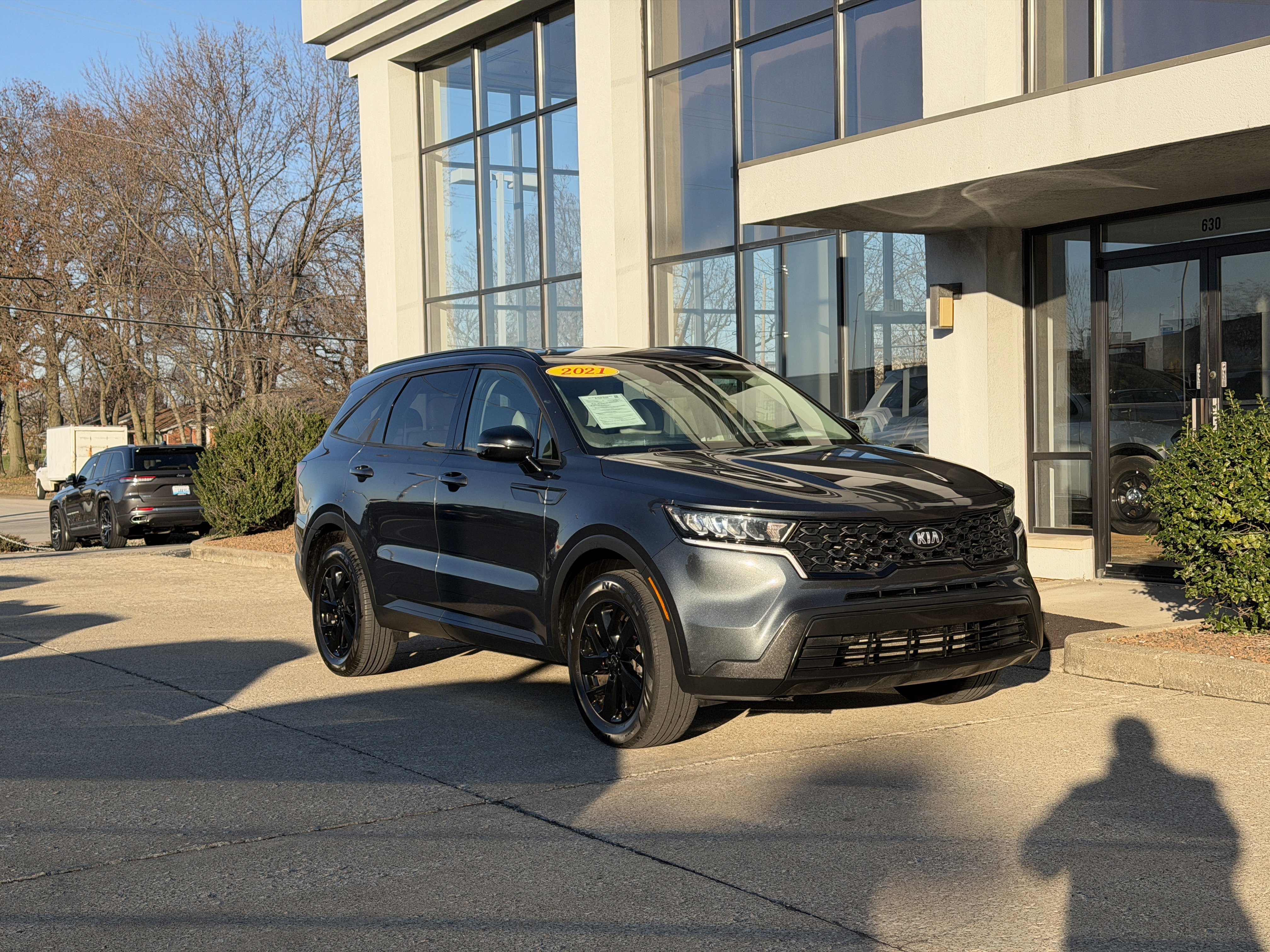 Used 2021 Kia Sorento S with VIN 5XYRLDLC7MG004302 for sale in Jeffersonville, IN