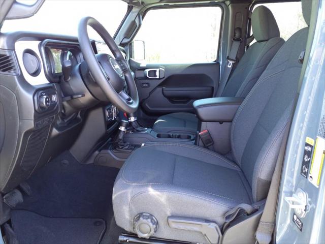 2025 Jeep Gladiator Sport photo 4