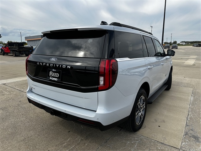 2025 Ford Expedition photo 9