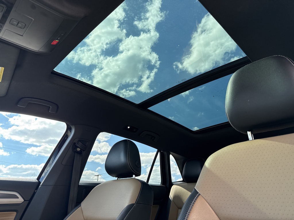 2022 Volkswagen Atlas Cross Sport SE Technology photo 3