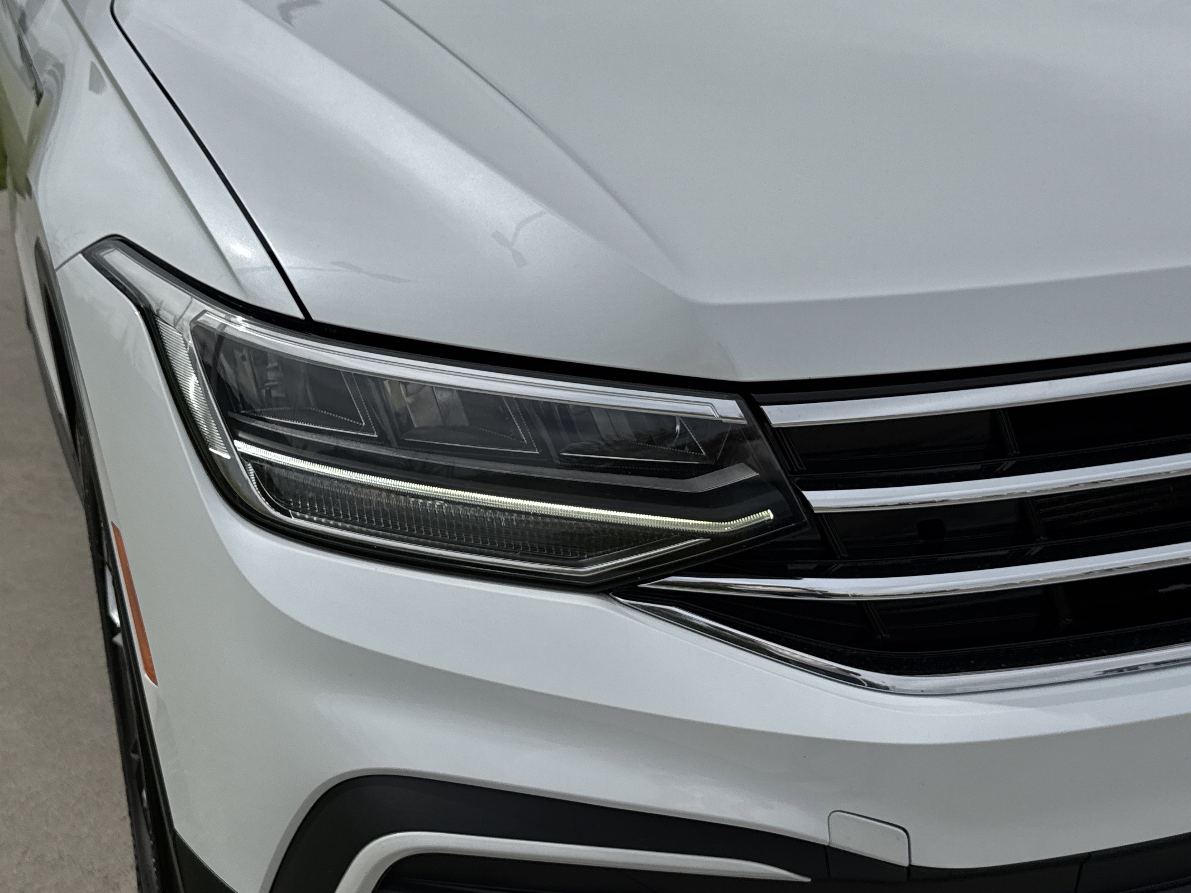 2023 Volkswagen Tiguan SE photo 3