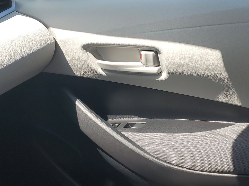 2025 Toyota Corolla LE photo 20
