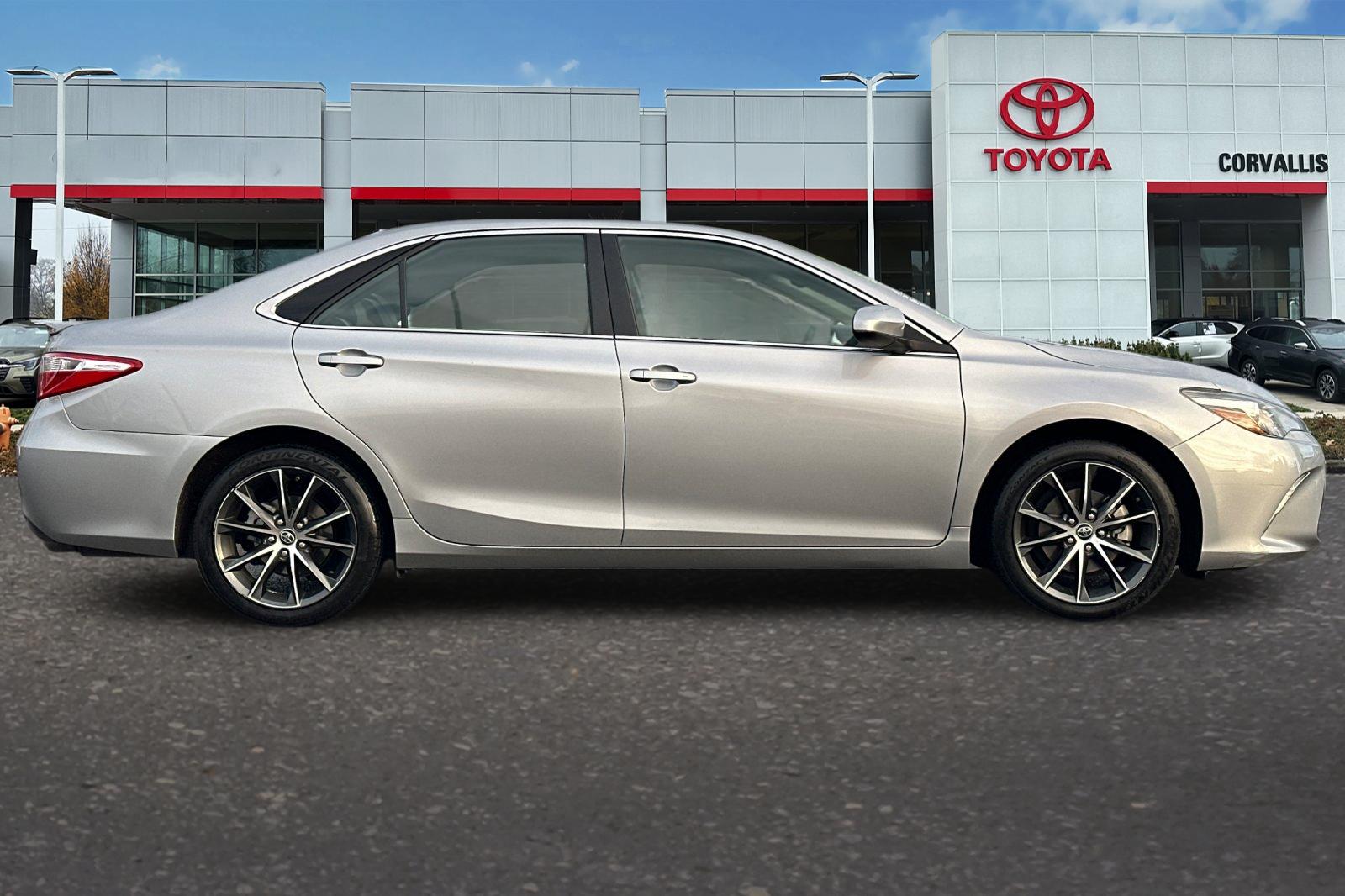 2015 Toyota Camry XSE photo 2