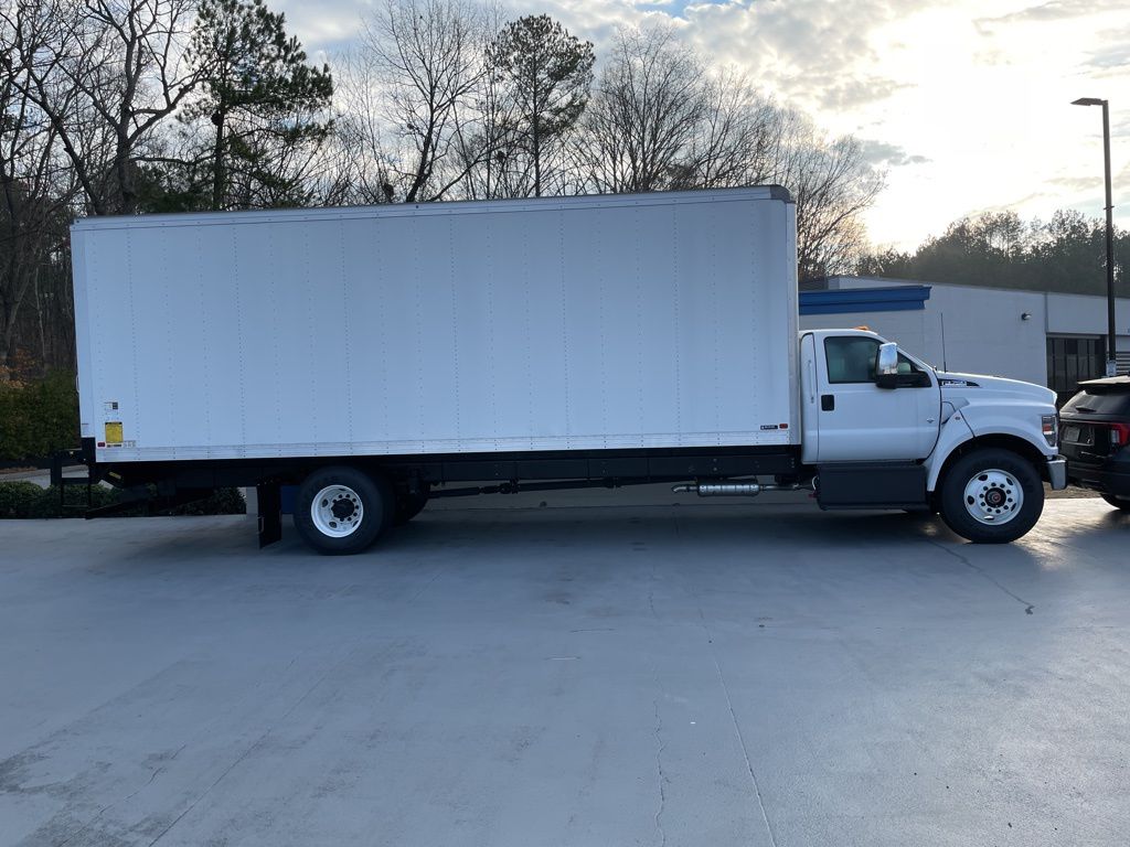 2025 Ford F-750 Base photo 2