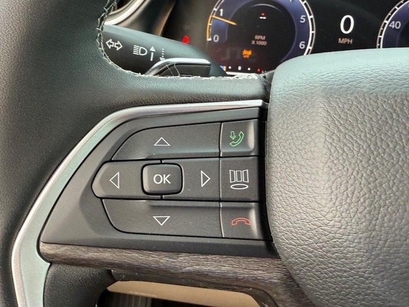 2025 Jeep Grand Cherokee Limited photo 9