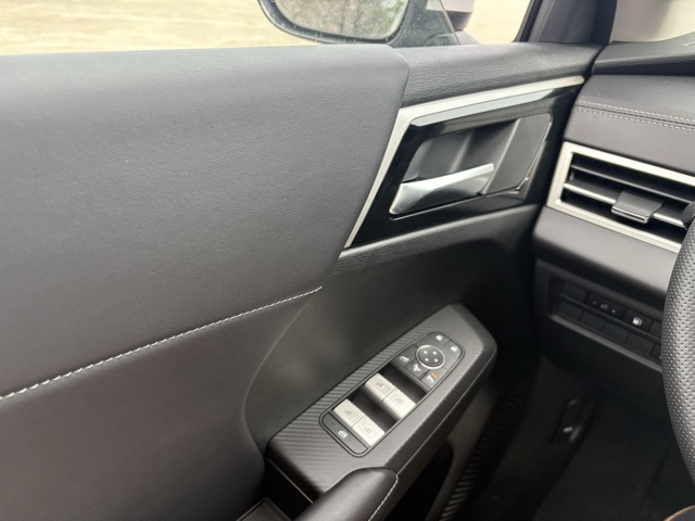 2025 Mitsubishi Outlander PHEV SE photo 17
