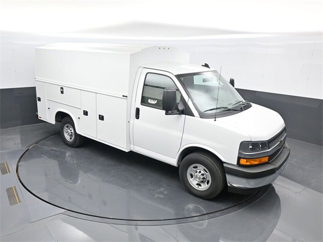 2025 Chevrolet Express Cutaway Base's photo