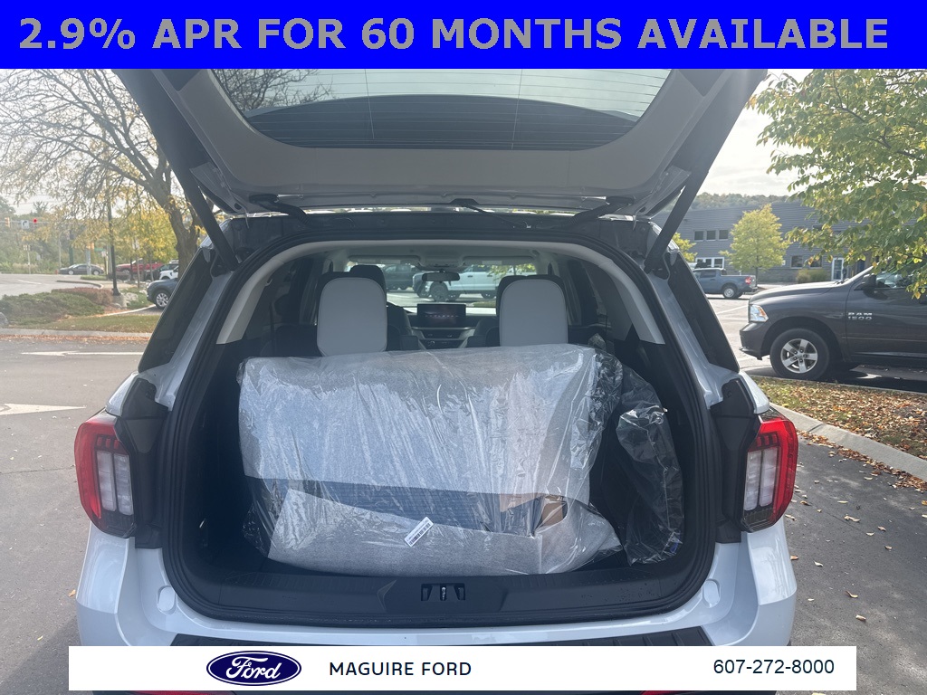 2025 Ford Explorer photo 10