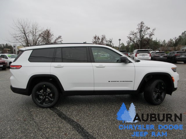 2025 Jeep Grand Cherokee Limited photo 2