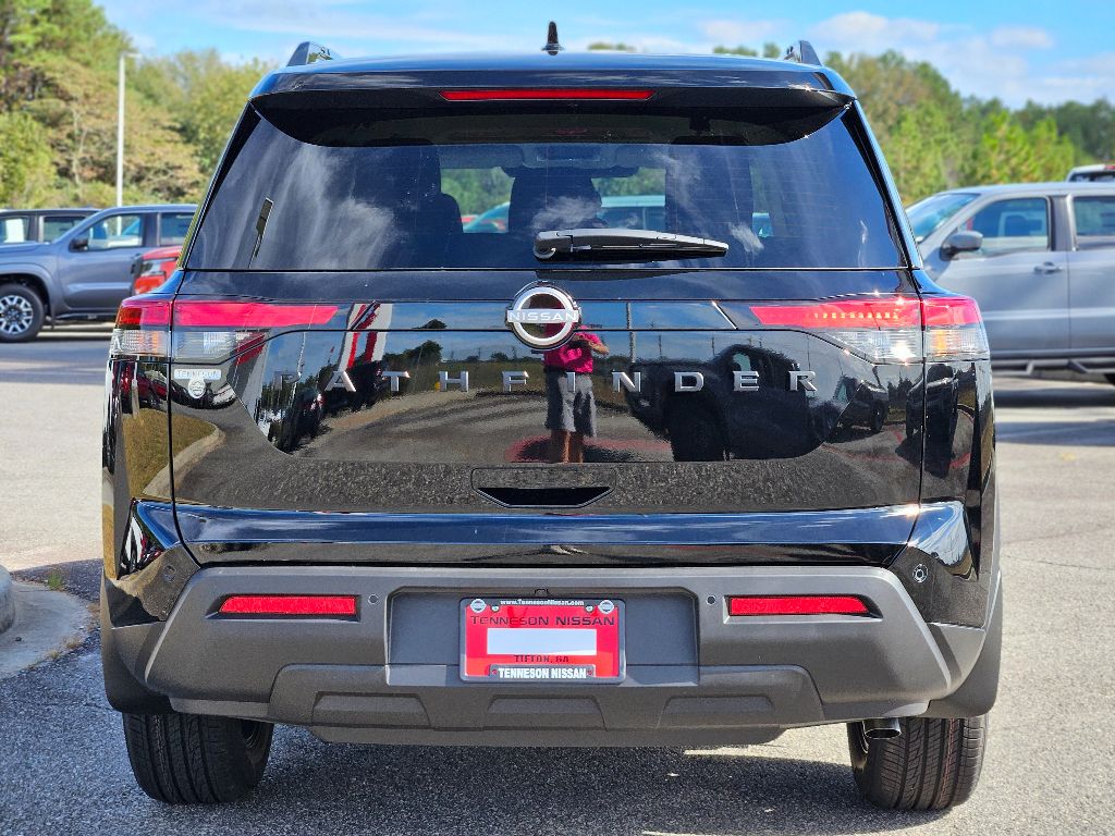 2025 Nissan Pathfinder SV photo 4