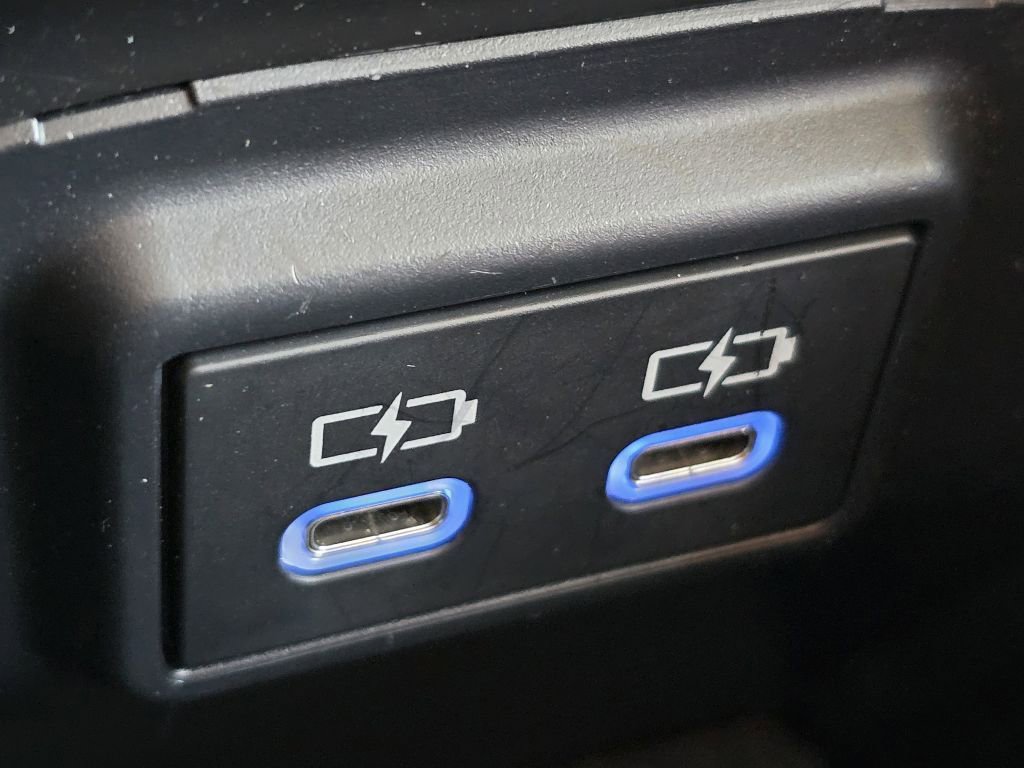 2022 Toyota RAV4 Hybrid LE photo 7