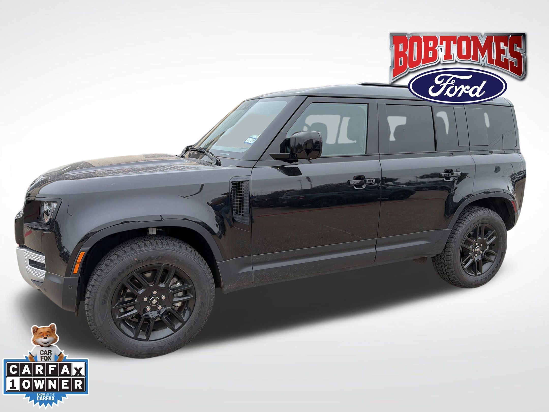 2025 Land Rover Defender S's photo