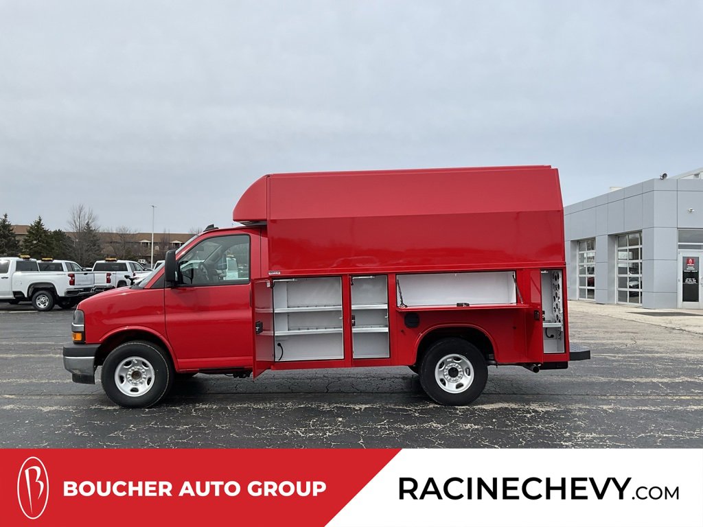 2024 Chevrolet Express Cutaway Base's photo