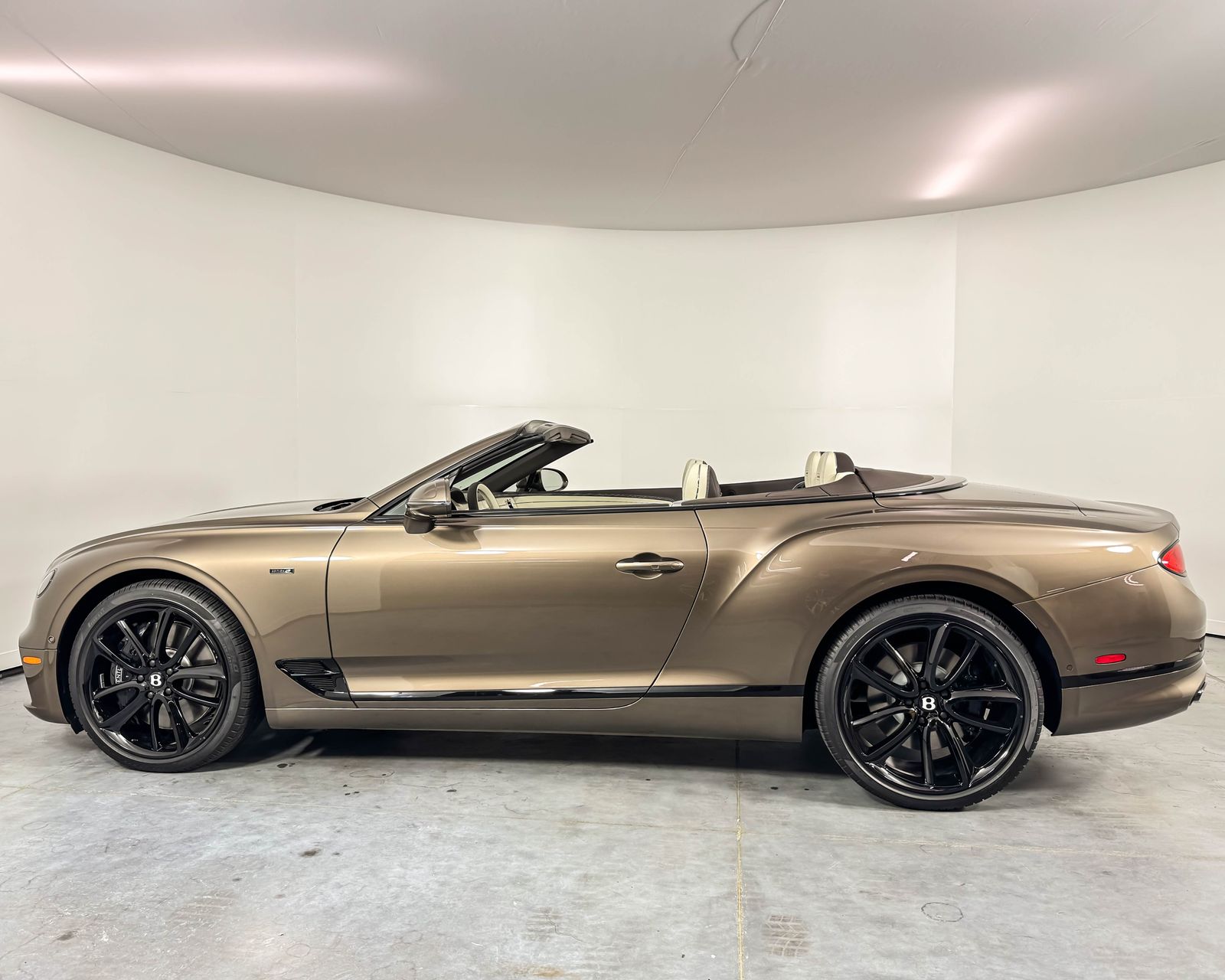 2024 Bentley Continental GTC photo 12