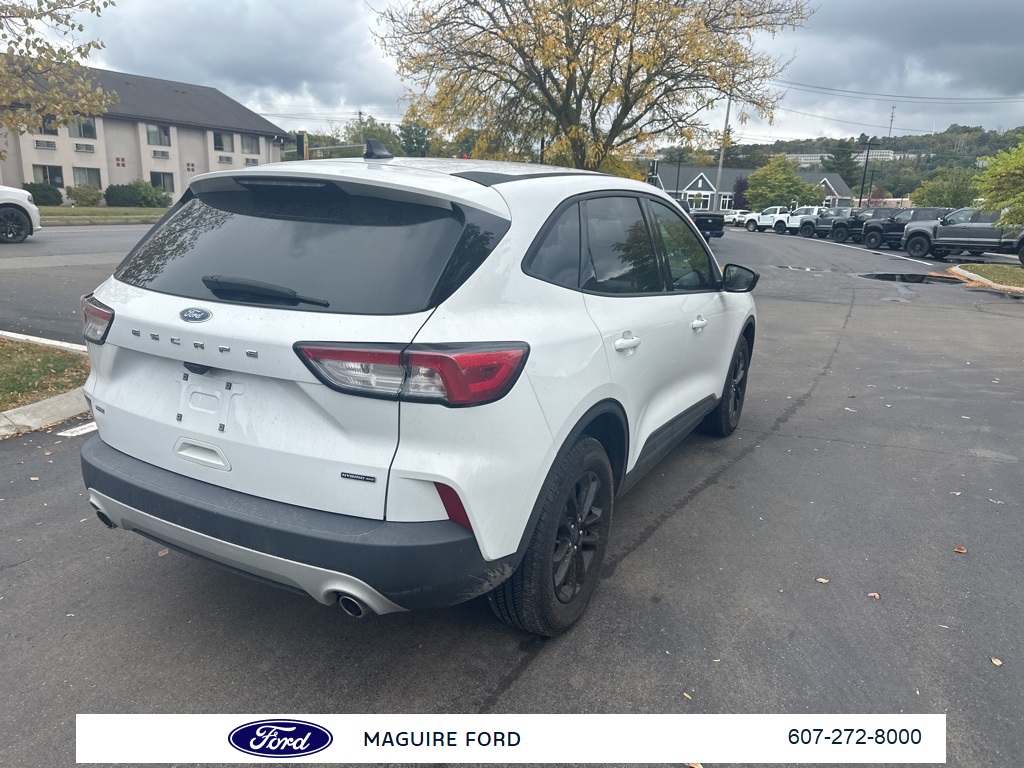 2020 Ford Escape SE Sport Hybrid photo 4