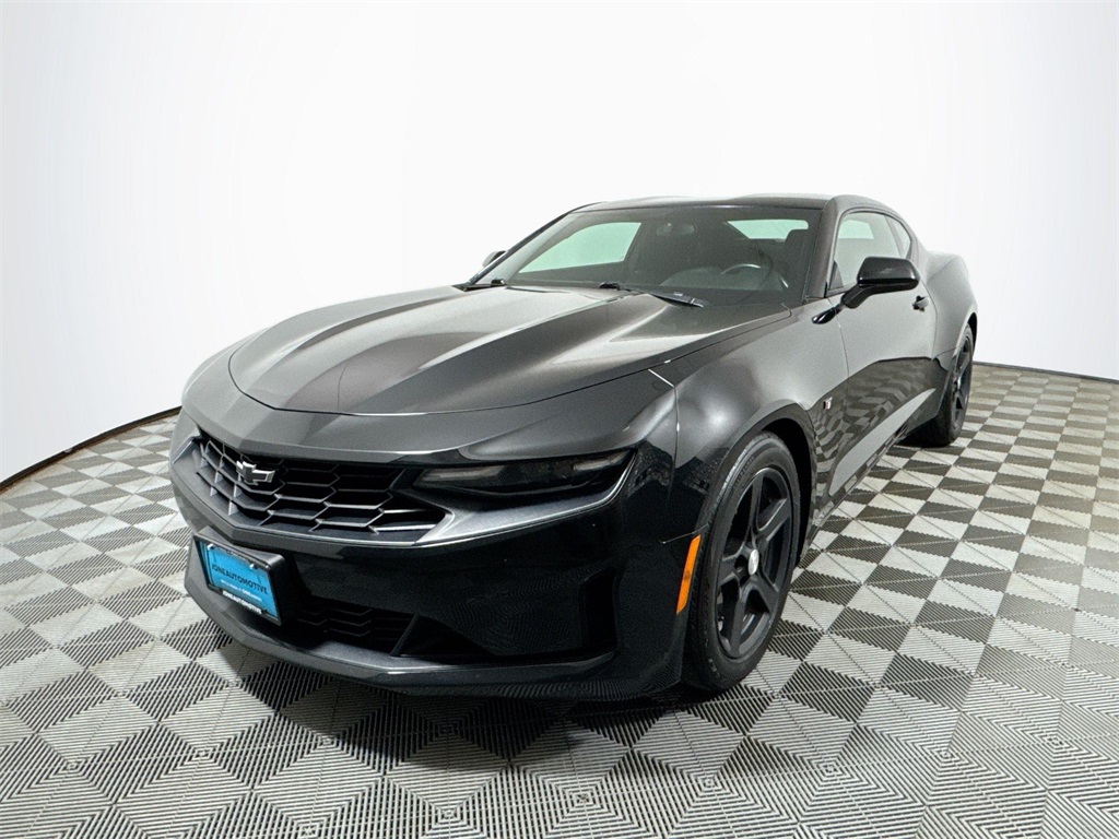 2022 Chevrolet Camaro 1LT's photo