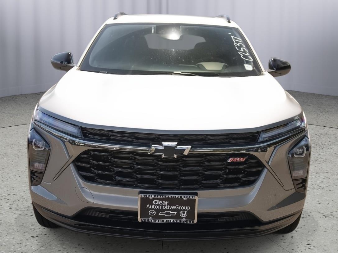 2025 Chevrolet Trax photo 2