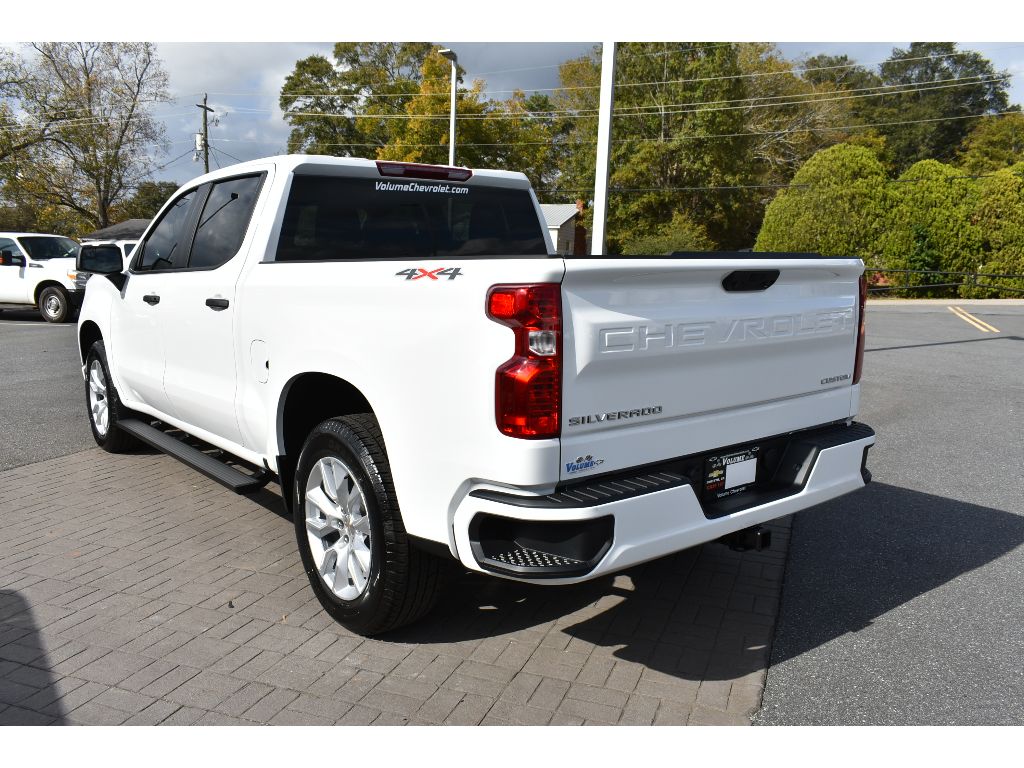 2025 Chevrolet Silverado 1500 Custom photo 2