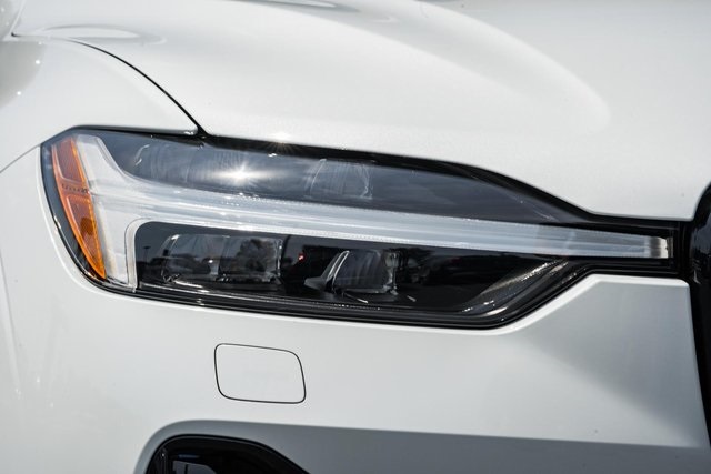2026 Volvo XC60 Hybrid T8 photo 12