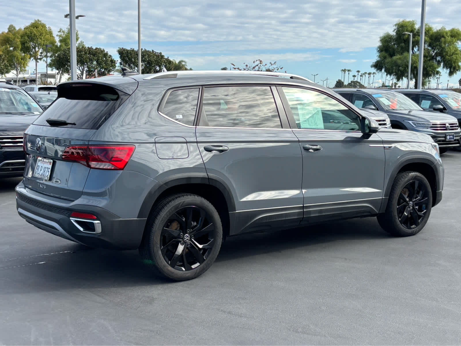 2024 Volkswagen Taos SE photo 3