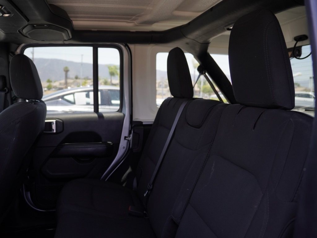 2023 Jeep Wrangler Sahara photo 23