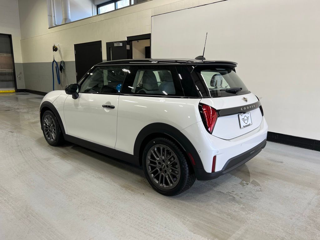2025 Mini Cooper Hardtop S photo 2