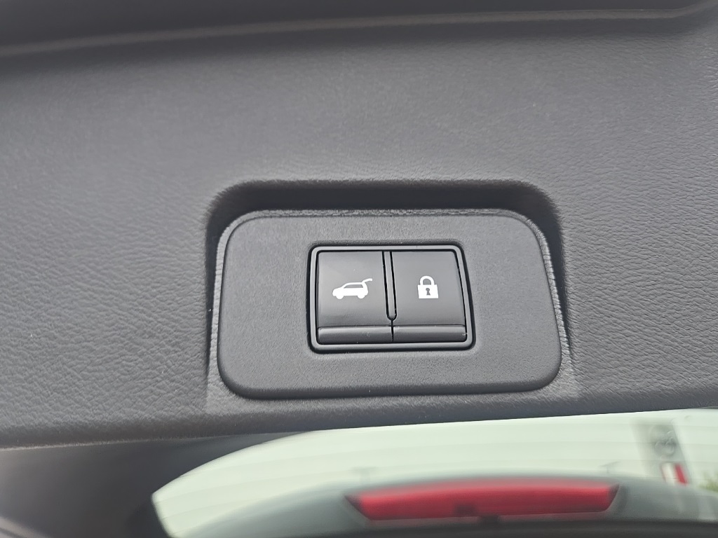 2021 Nissan Rogue SV photo 35