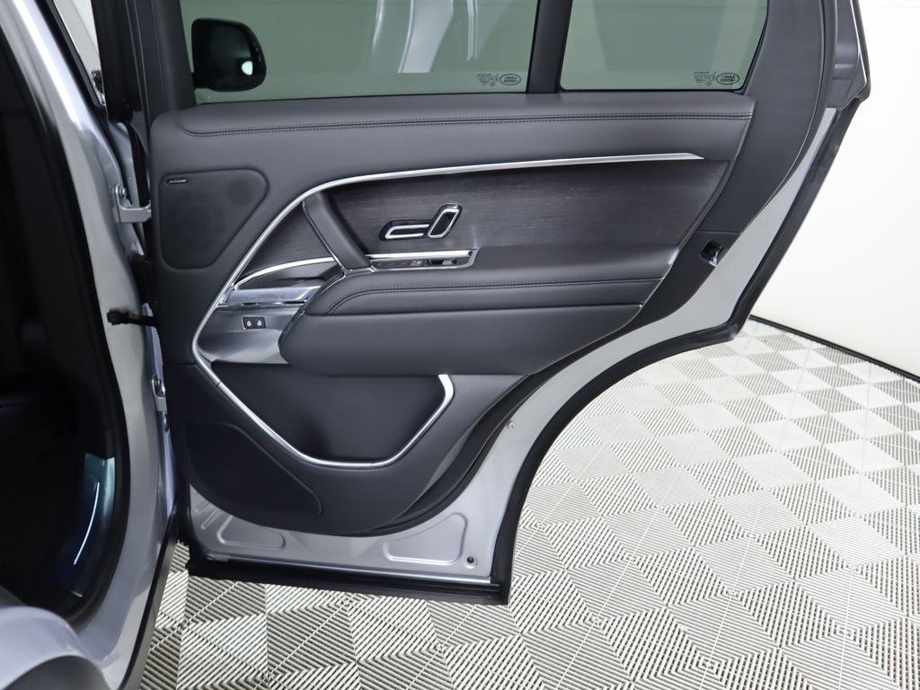 2025 Land Rover Range Rover SE photo 29