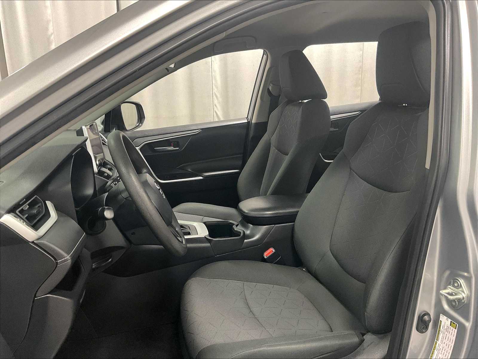 2023 Toyota RAV4 XLE photo 10