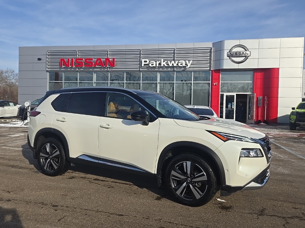 2023 Nissan Rogue Platinum's photo